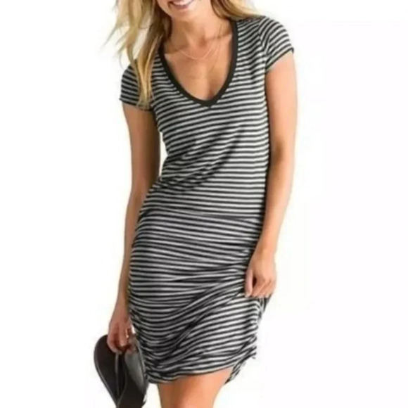 Athleta Dresses & Skirts - Athleta Gray Striped Ruched Dress